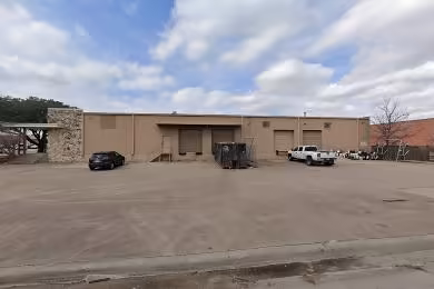 8400 Directors Row | Warehouse Rental - Brookhollow, Texas
